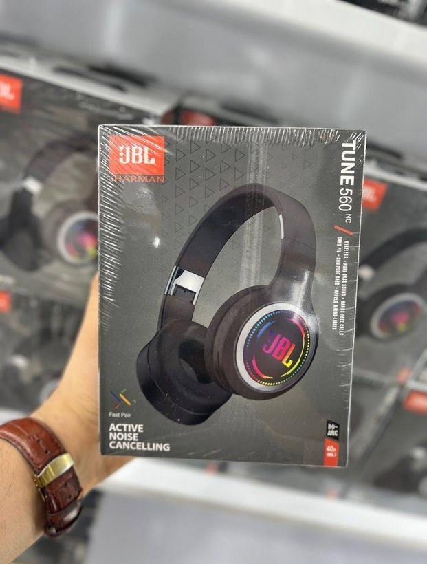 هدفون بلوتوثی طرح JBL Tune 560NC نویز کنسلینگ دار RGB دار